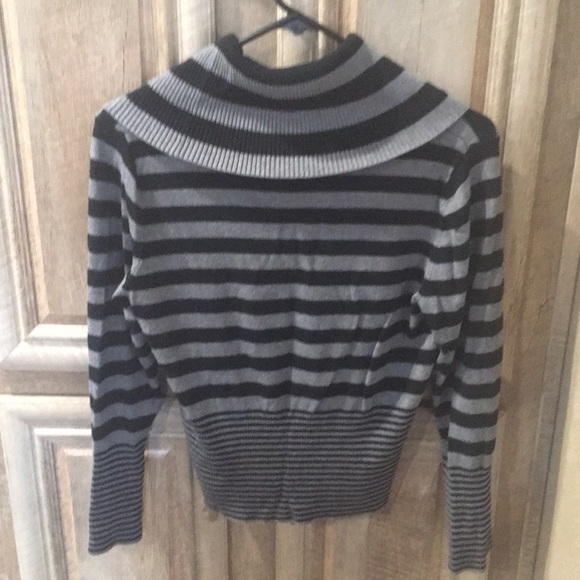 Very Nice “Apt. 9” Striped Turtleneck Sweater - Picture 4 of 8